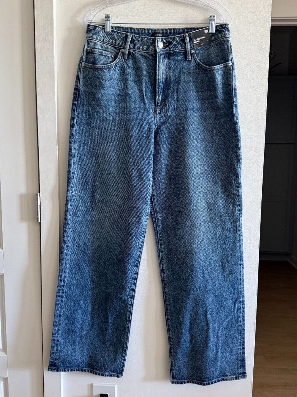 NWT Express High Waisted Relaxed Straight Jeans 10R Medium Wash